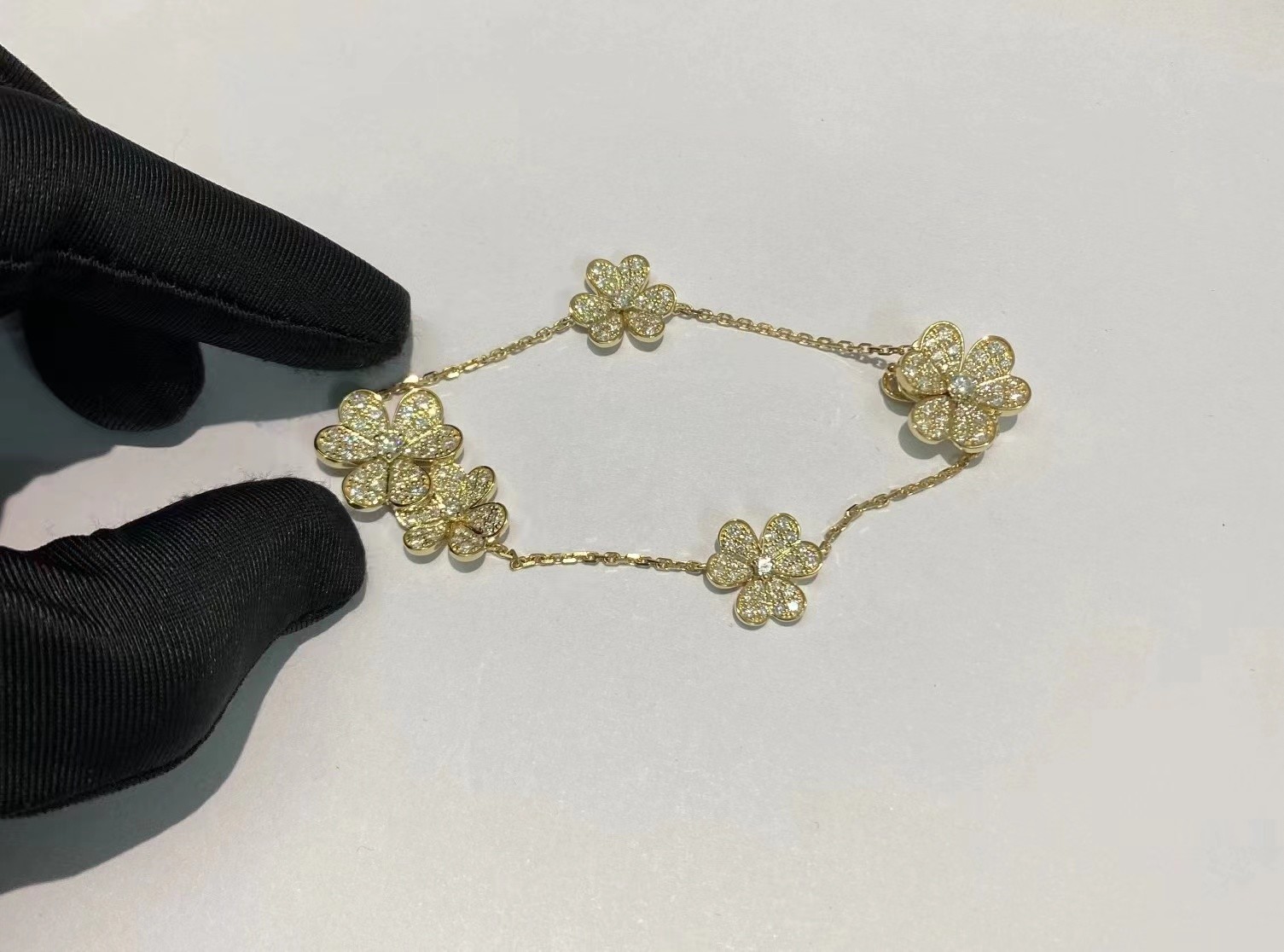 Cheap luxury gold jewelry Van Cleef &amp; Arpels Frivole Bracelet 5 Flowers 18K Gold Diamond jewelry suppliers for sale