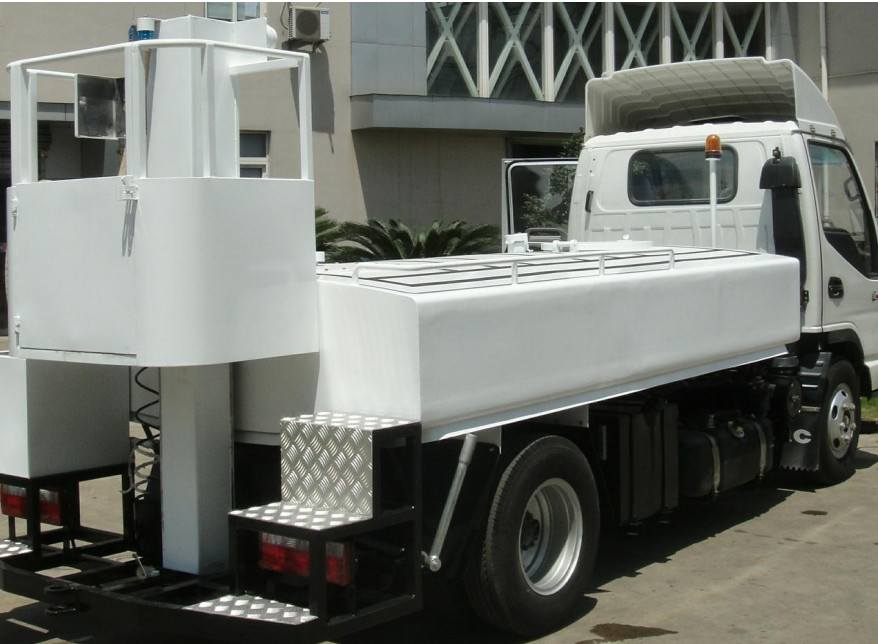 Cheap Low Emissions Sewage Suction Truck Euro 3 Standard 0.25 - 0.35 MPa Pressure for sale