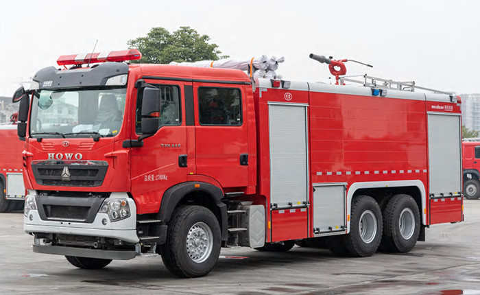 Sinotruk HOWO 12000L Industrial Fire Engine with 6 Firefighters