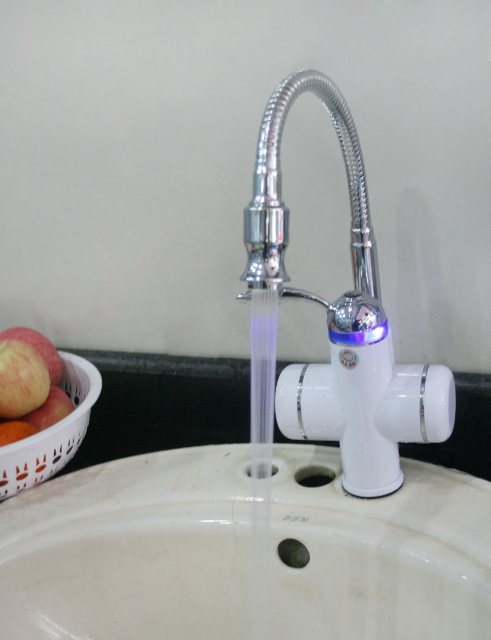 Free shipping Instant Sink Electric Cold&Hot Water Mixer Faucet Instant Heating