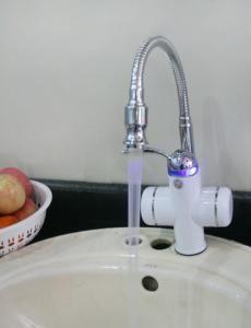 Cheap Free shipping Instant Sink Electric Cold&Hot Water Mixer Faucet Instant Heating Heater Taps for sale