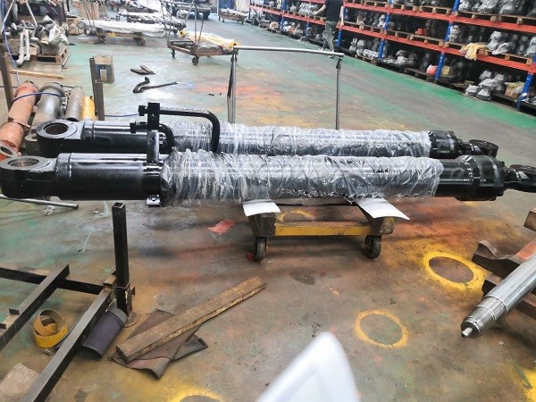 Cheap cat E349D2  boom  hydraulic cylinder  heavy equipment spare parts high quality for sale