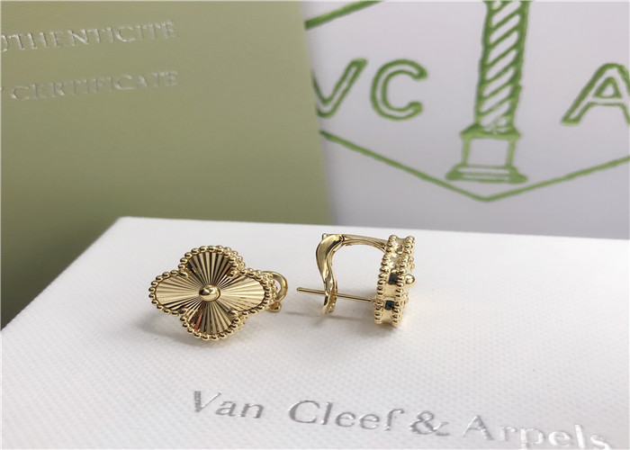 Cheap Vintage 18K Gold Diamond Earrings , Van Cleef & Arpels Alhambra Earrings VCARP3JL00 for sale