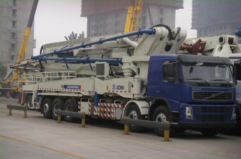 Cheap 1800r/Min 52m Concrete Pump Truck Road Construction Machinery for sale