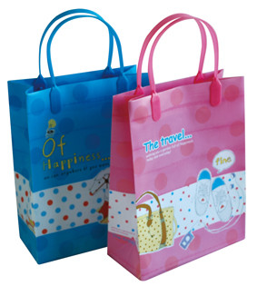China wholesale cartoon handle pp plastic shopping bag, plastic bag with handle, plastic gift bag on sale