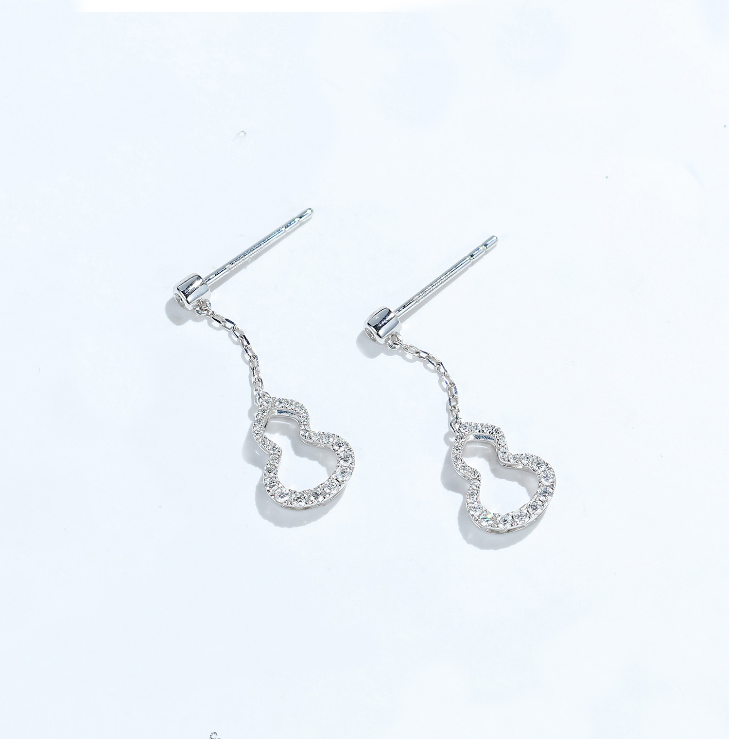 Cheap Lucky Stone 18K Gold Diamond Dangle Earrings 1.0g Gourd Shaped Engagement Gift for sale