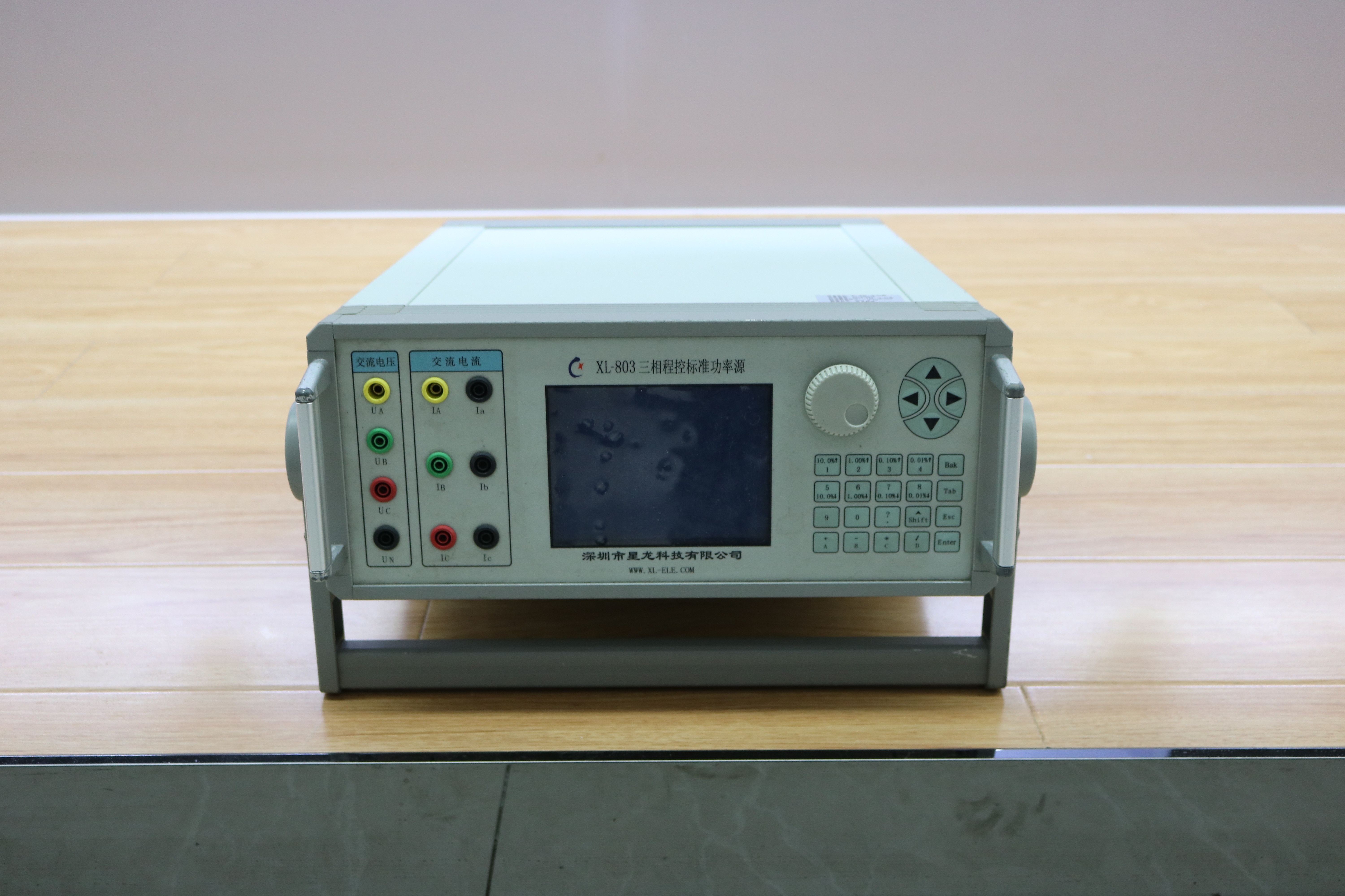 High Stability Electronic Calibration Equipment / Voltage Calibration Source