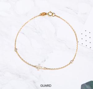 Cheap Online Gold Jewelry 0.13ct 18K Gold Diamond Cross Bracelets Meaningful Souvenir for sale