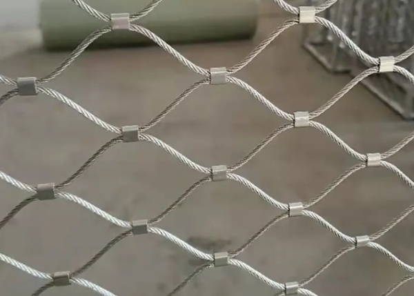 30*30mm PVC Coated Light Weight Aviary Rope Netting With 1.5 Mm Wire Diameter