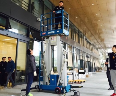 Outdoor 14 Meter Height Access Platforms Electric Scissor Lift Platform For Window Cleaning