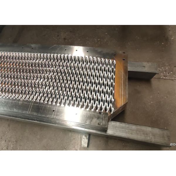 Diamond Pattern Grip Strut Grating with Slip Resistance and Corrosion Resistance for Safety Applications