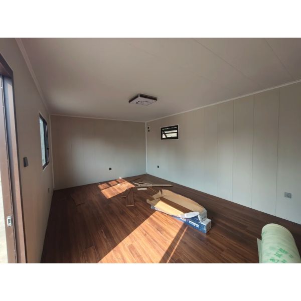 Direct Prefab Hobbit House with Steel Door and Square Design