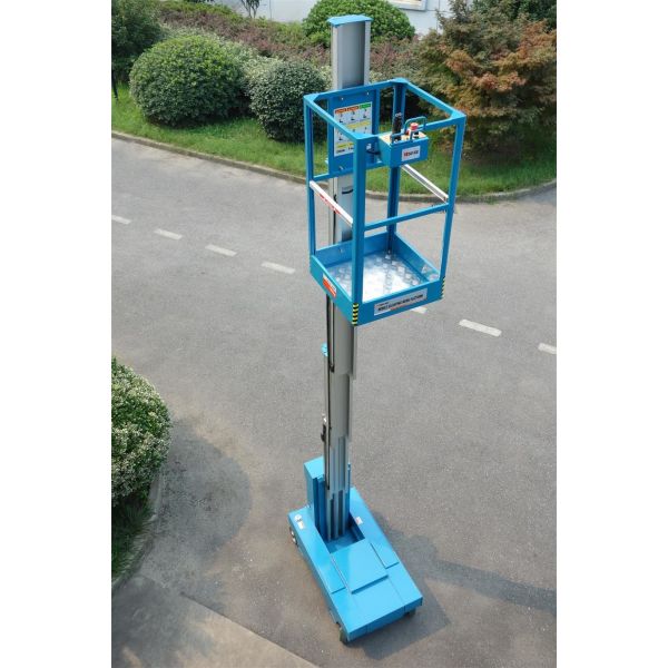 Blue Self Propelled Aerial Lift Single Mast Self Propelled With 5 m Working