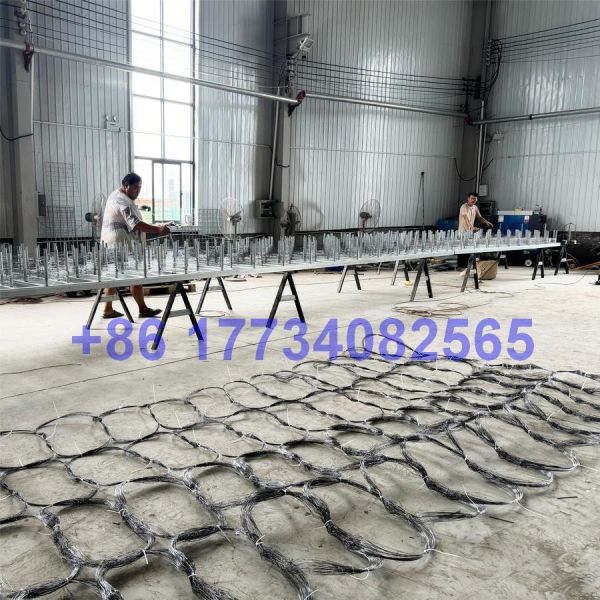 New Wire Mesh Netting Steel Tank Barrier Mesh Warfare Anti Tank Defensiver Barrier Wire Mesh Invisible Obstacle Fence