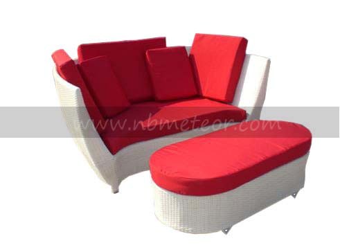 Water Resistant Rattan Daybed Queen Round for Poolside Relaxation