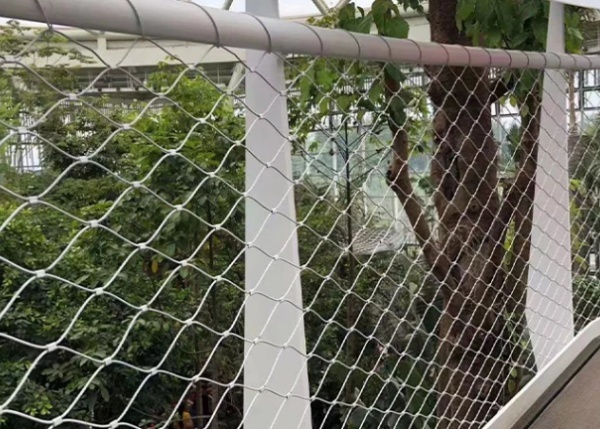 Stainless Steel 304 Wire Rope Netting Mesh 2.0mm Cable 52mm Mesh Size
