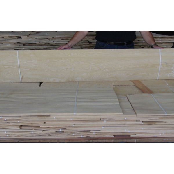 White Natural Ash Wood Veneer Slice Cut 0.5mm Thickness For Interior Finishing