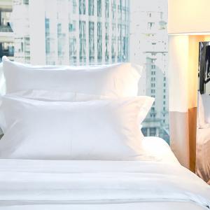 Cheap Hotel linen wholesale supplies 100% cotton jacquard bed bedding set hotel quilt comforter set for sale