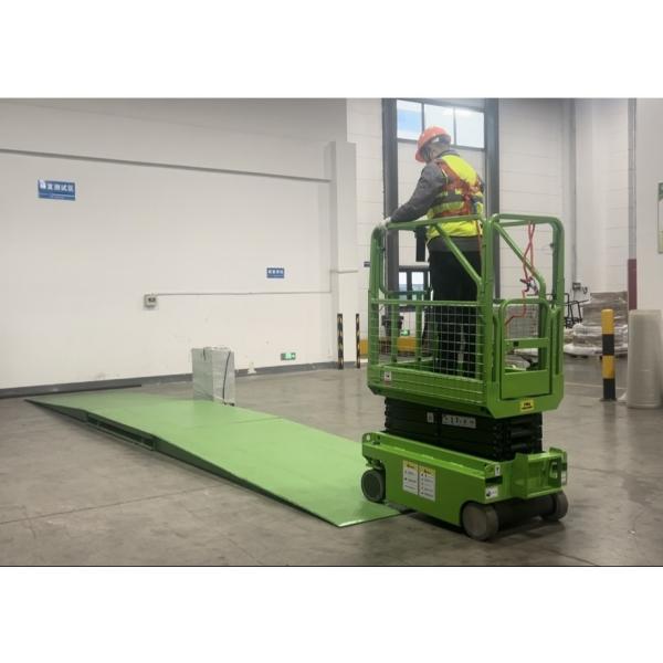 3.9m Platform Height Mini Model Self Proplled Electric Scissor Lift with 240kg Load and Small Platform for Warehouse
