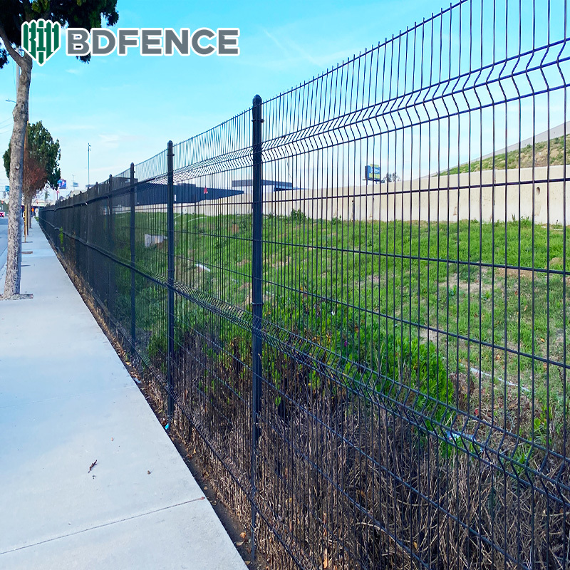 Outdoor Home Decorative 3D Curved Garden Fence Welded Wire Mesh Security Metal Frame Farm Sports Chemical Pressure Treated Wood