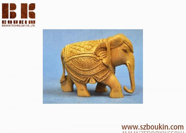 Quality 2018 new fashion hotsell eco wholesale handmade carving wooden decorations wood craft elephant gifts made in China wholesale