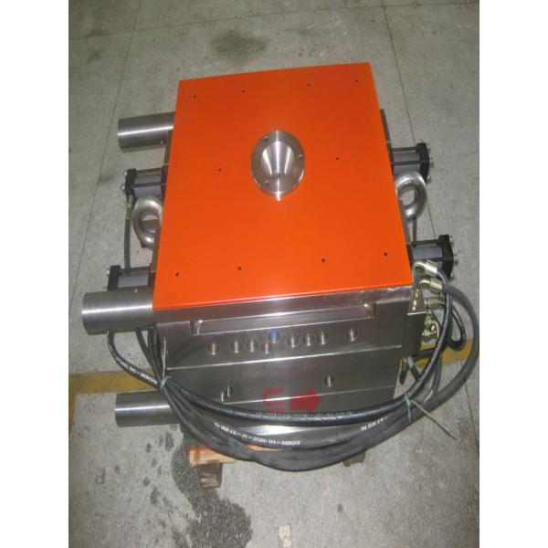 Multi Cavity Hot Runner Injection Molding DME , Plastic Injection Moulded Components