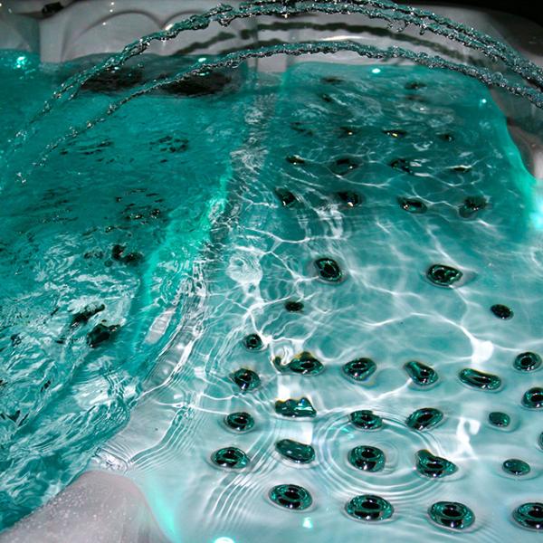 High Quality 4 Persons Outdoor Spa Hot Tub Spas Bubble Bathtub For Massage