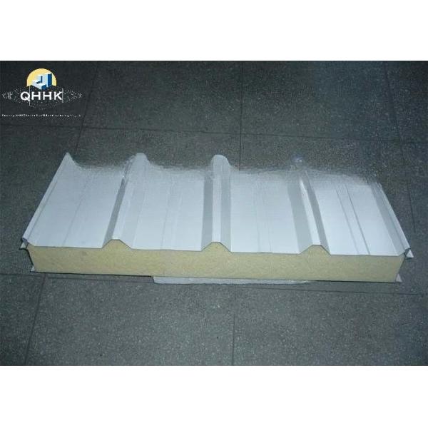 Low thermal conductivity of metal PU/PIR sandwich panel cladding