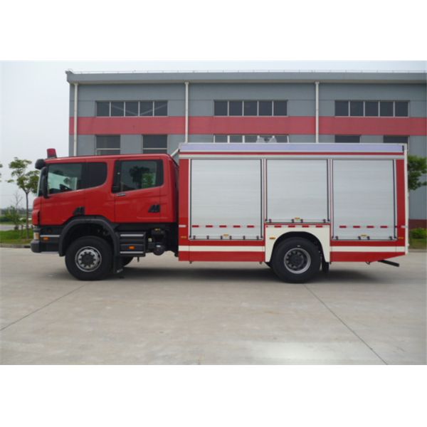 4x2 Euro 4 Emission Light Rescue Fire Vehicle Contains 100 pcs Equipment