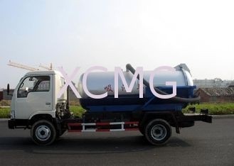 Self-Flow Emission Special Purpose Vehicles , Septic Pump Truck For Transporting Feces & Sludge & Screes