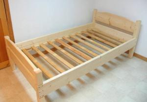 Customized Kids Pine Light Wood Bed Frame , Boys Single Size Low Wooden Bed Frame