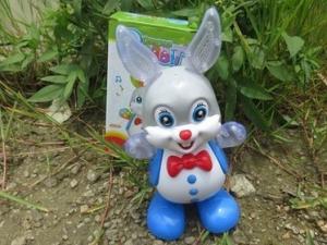 Cheap New hot sale toy, electric lighting toy, can sing and dance, walking swing rabbit, flashlight toy for sale