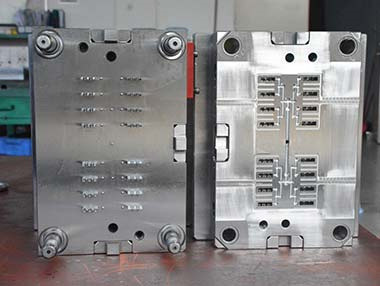 DME Standard 8 Cavity Plastic Injection Mould with 1 Million Mould Life for Custom Injection Molding
