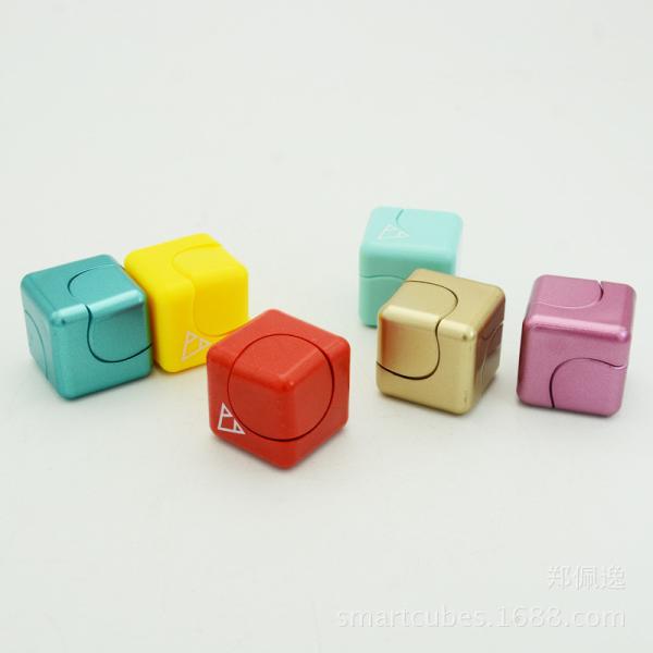 3.5cm white or other color finger spinning fidget cubes