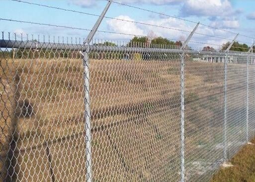 Diamond Mesh Pvc Coated 4mm Steel Chain Link Fencing With Barbed Wire