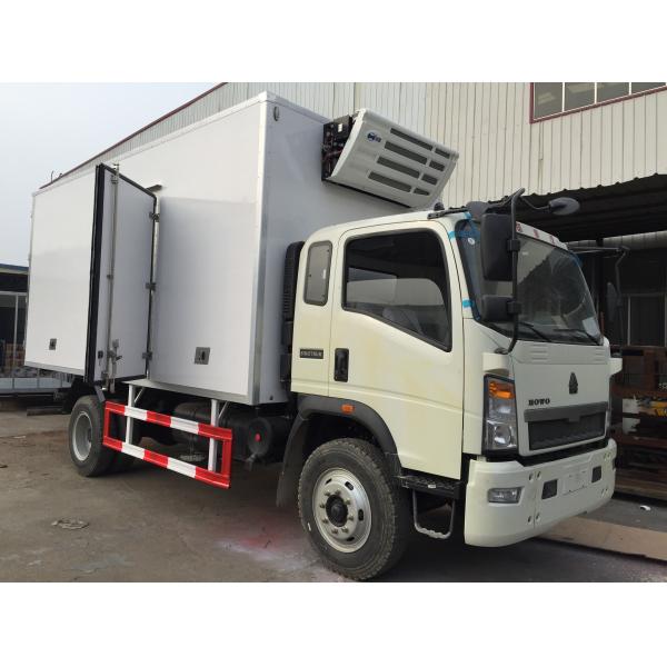 FRP Insulation Panels Refrigerator Box Truck 4x2 Driving , Sinotruk Howo Truck