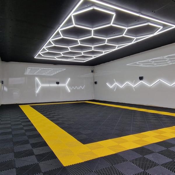 2500Lbs UV Resistant PP Garage Floor Tile With Ribbed Surface Finish