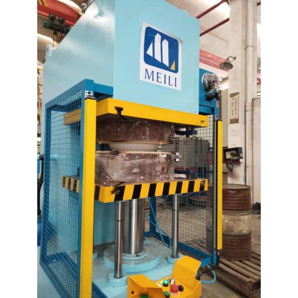 63T Clay Pot Manufacturing Machine 630KN 25Mpa C Frame Servo System