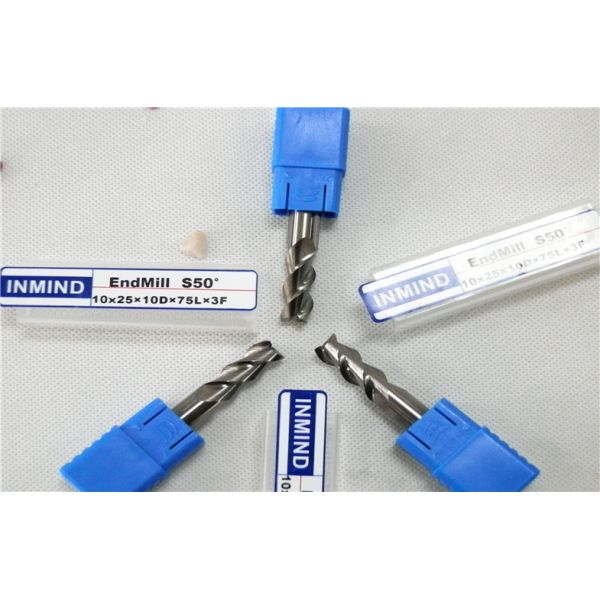 HRC50 End Mill Bits For Aluminum 3 Flute No Coating Grain Size 0.8 um Bright Surface