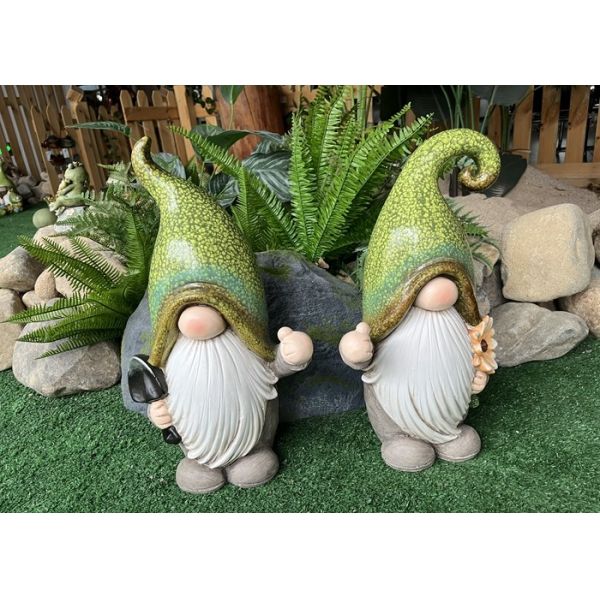Custom Gnome Magnesium Oxide Garden Statue Rustproof With Green Dots Hat