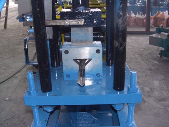 Metal Stud Roll Forming Machine, Hydraulic Cutting Drywall Edge Bead Roll Forming Machine