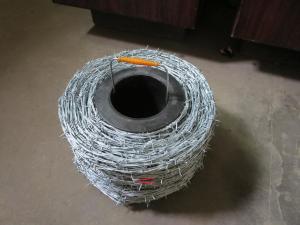 China Anti - Climb Steel Barbed Wire Modern Security Fencing Materials Outdoor Use on sale
