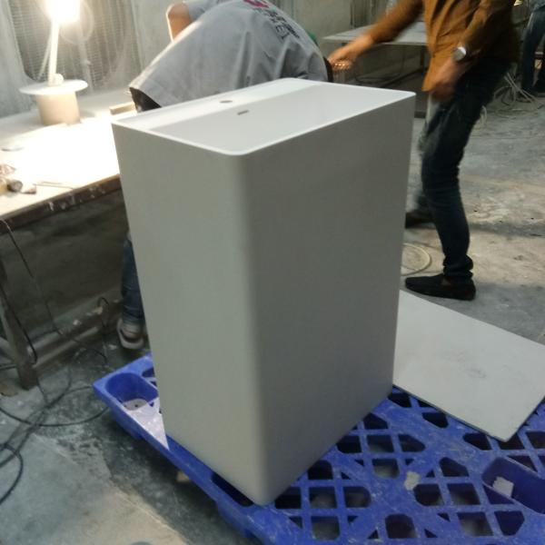 Durable Freestanding Bathroom Basin Customized Shape And Color