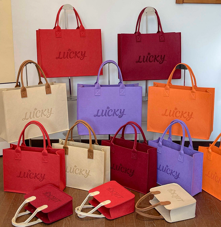 Eco-Friendly Felt Tote Bags with Handles for Retail and Gift Packaging