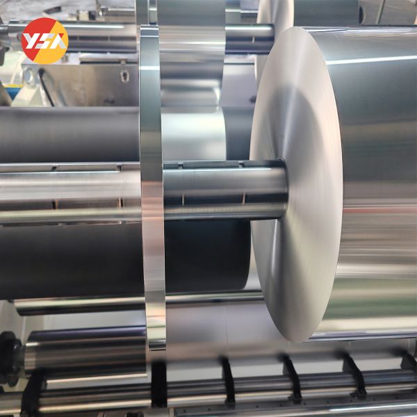 Customizable aluminum foil rolls | Flexible options for thickness, width, and alloy | Packed in cartons or on pallets | Worldwide shipping with full tracking