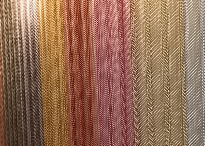 6mm*6mm Yellow Decoration Wire Mesh with Chain Link Weaving for Architectural Design