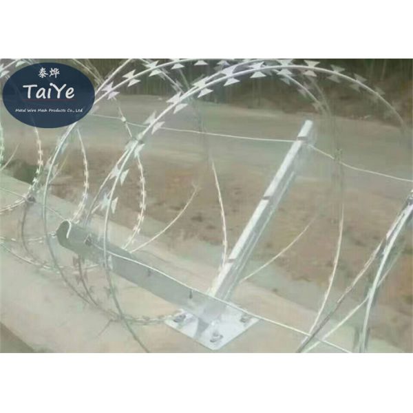 6 Holes Barbed Wire Fence Post 50-60cm Height High Rust Resistance