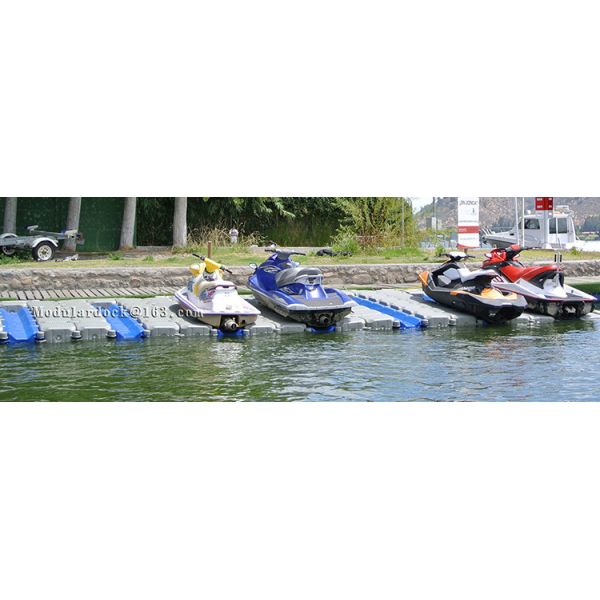 Plastic jet drives docks for boats