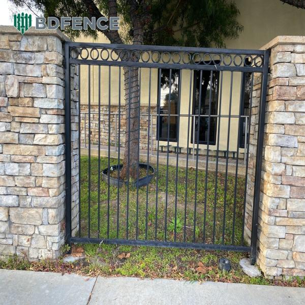 Pet-Containment Tubular Steel Fence Pool Digging Barrier