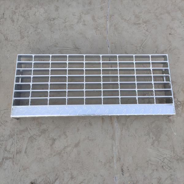 Anti Slip Bolted Fixing Galvanized Metal Stair Treads From Steel Grating Steps